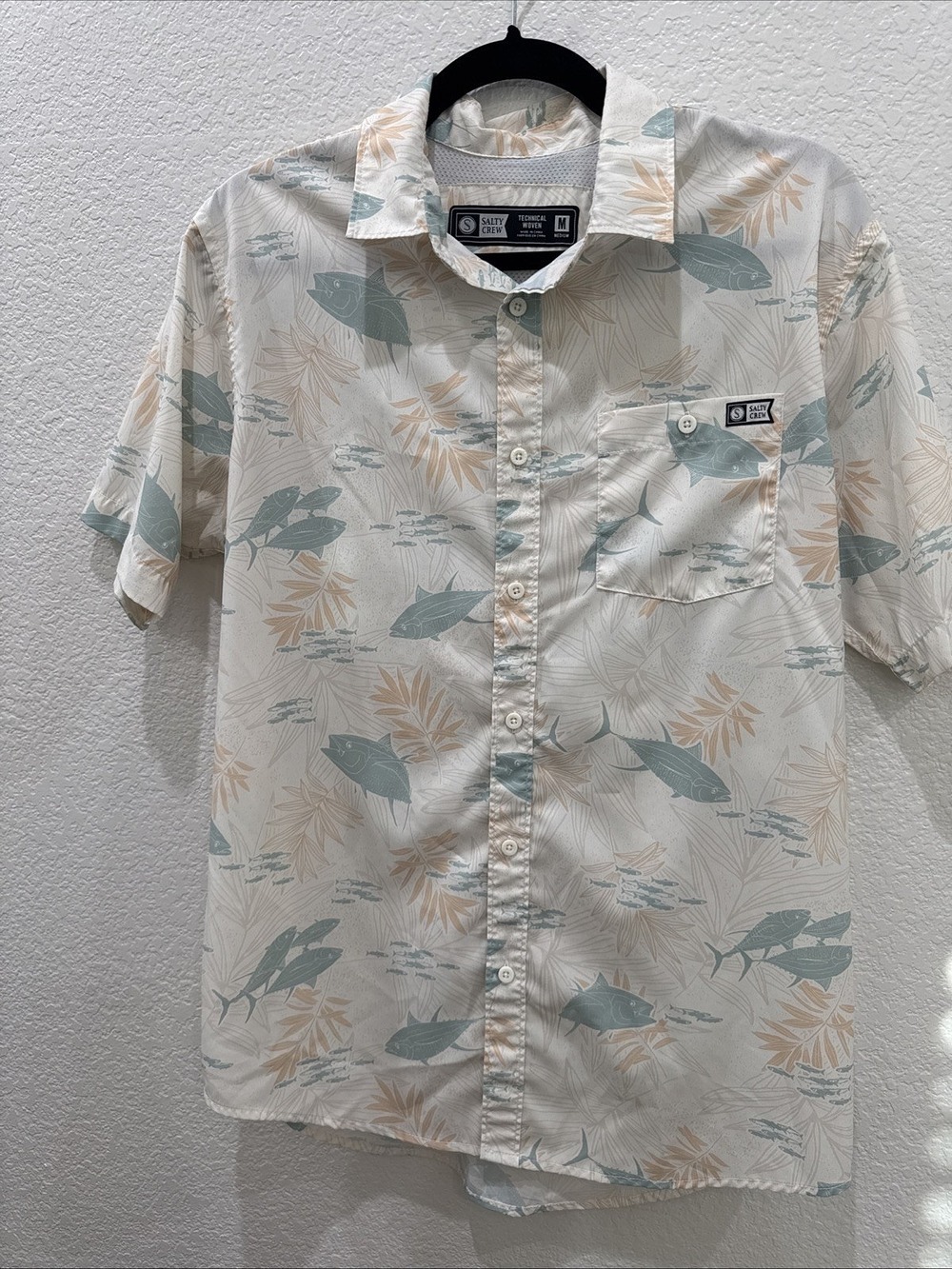 Salty Crew Men's Medium Button-Up Collar Shirt Feeding Frenzy Fish UV UPF 40+